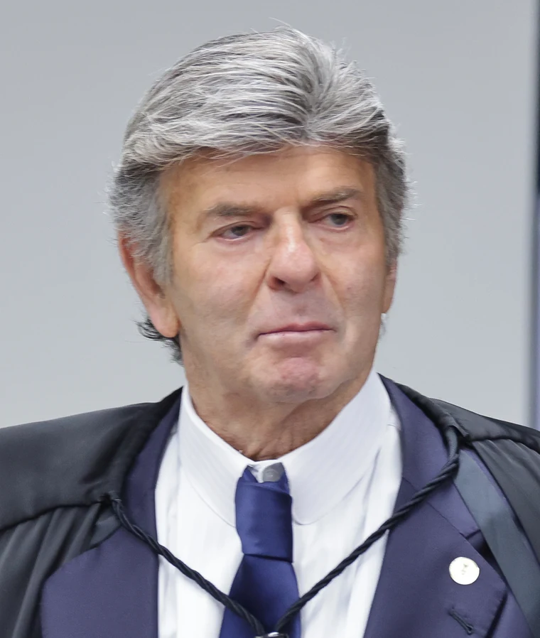 Luiz Fux no STF em setembro de 2025, com cabelo grisalho e maior volume aparente na região frontal.