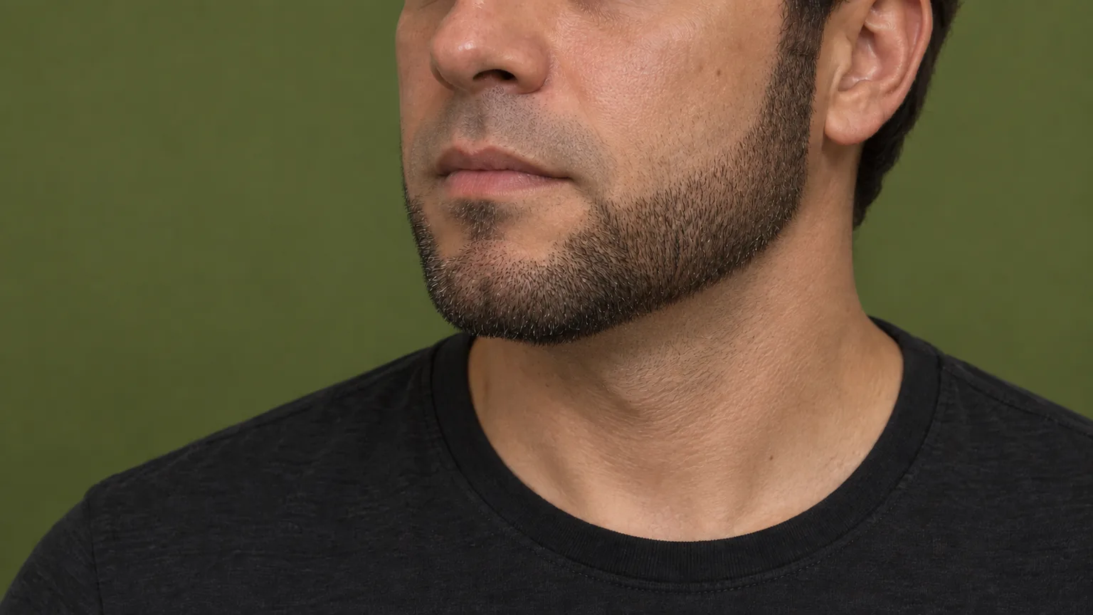Ilustração de barba concentrada na linha da mandíbula e no queixo, com bochechas raspadas.