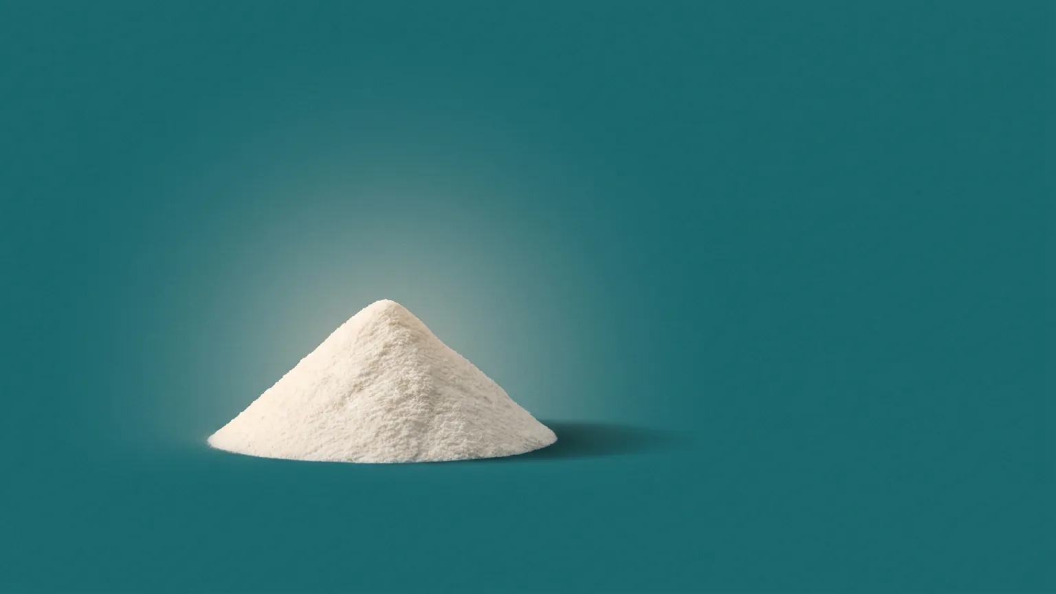 Pó representando inositol sobre fundo teal homogeneo, terapia injetavel de nutrientes